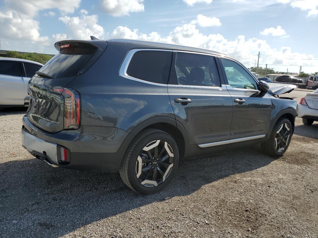 2023 Kia Telluride - Image 3