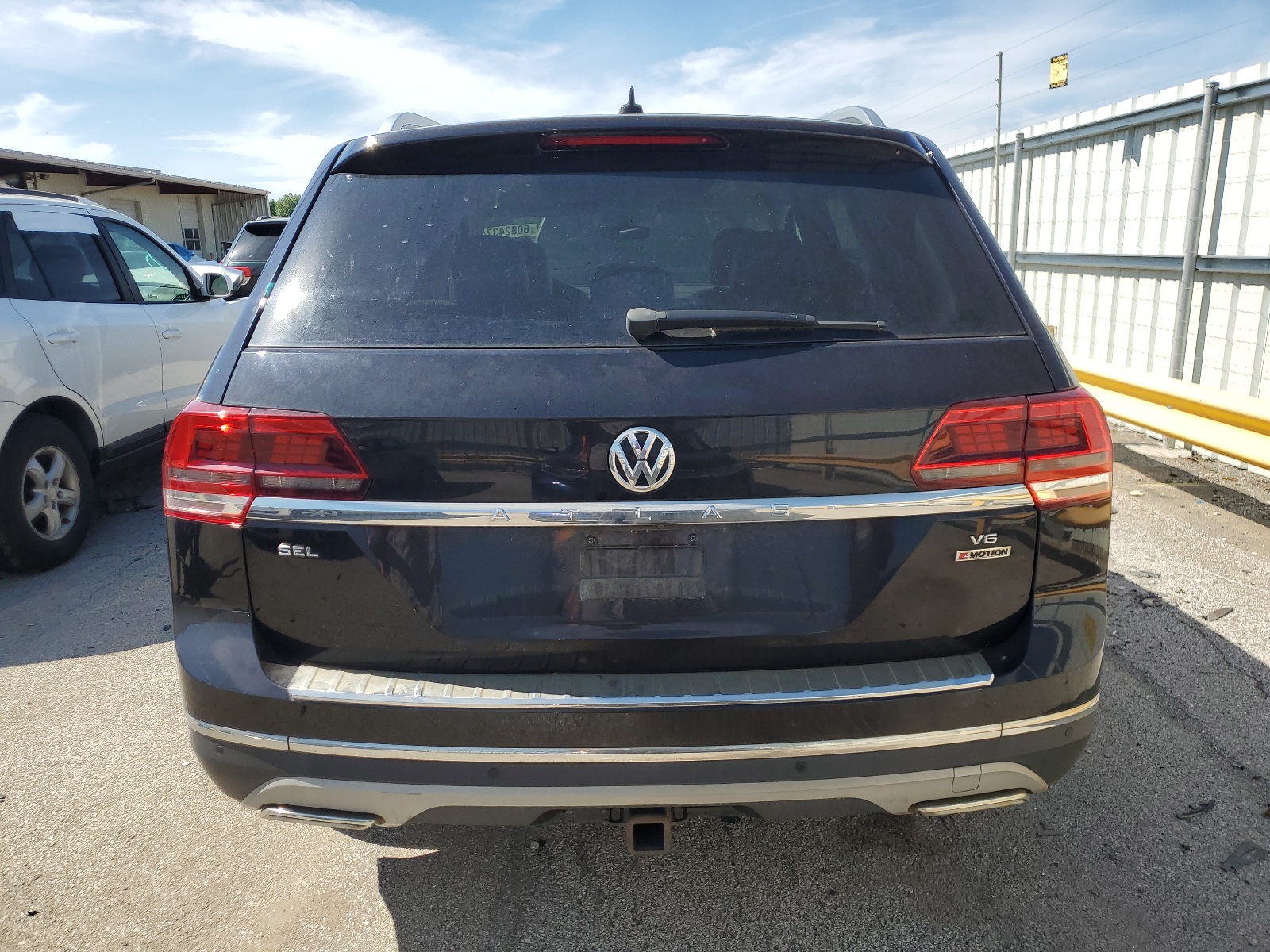 1V2NR2CA4JC513875 2018 Volkswagen Atlas Sel Premium