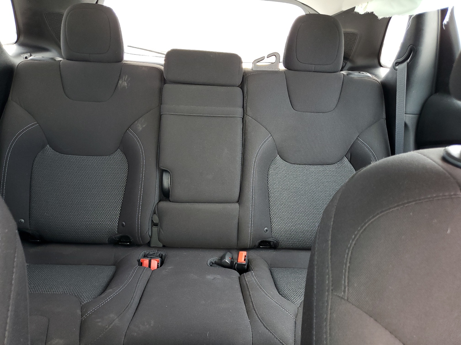 1C4PJLCB3KD308057 2019 Jeep Cherokee Latitude