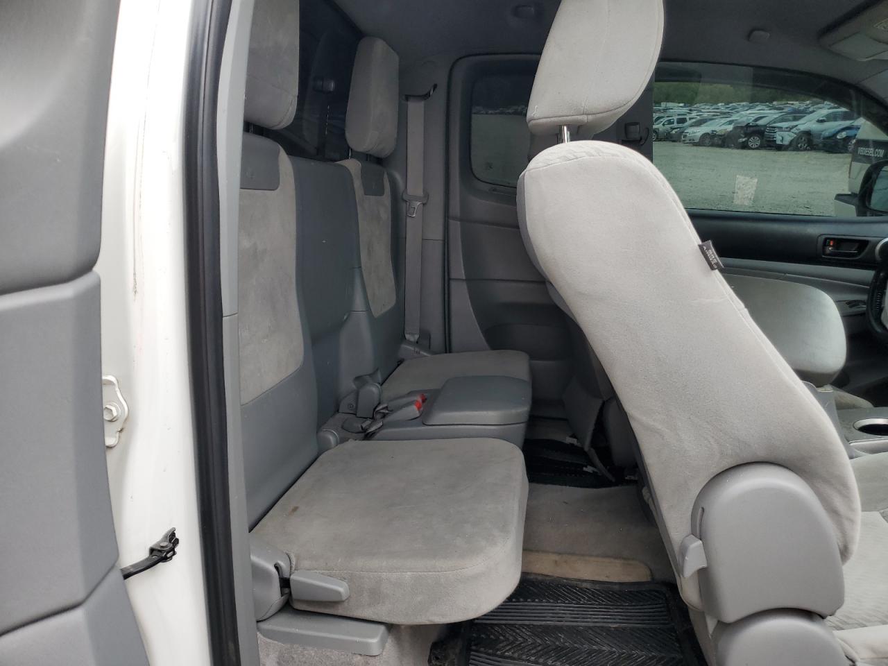 2010 Toyota Tacoma - Image 10