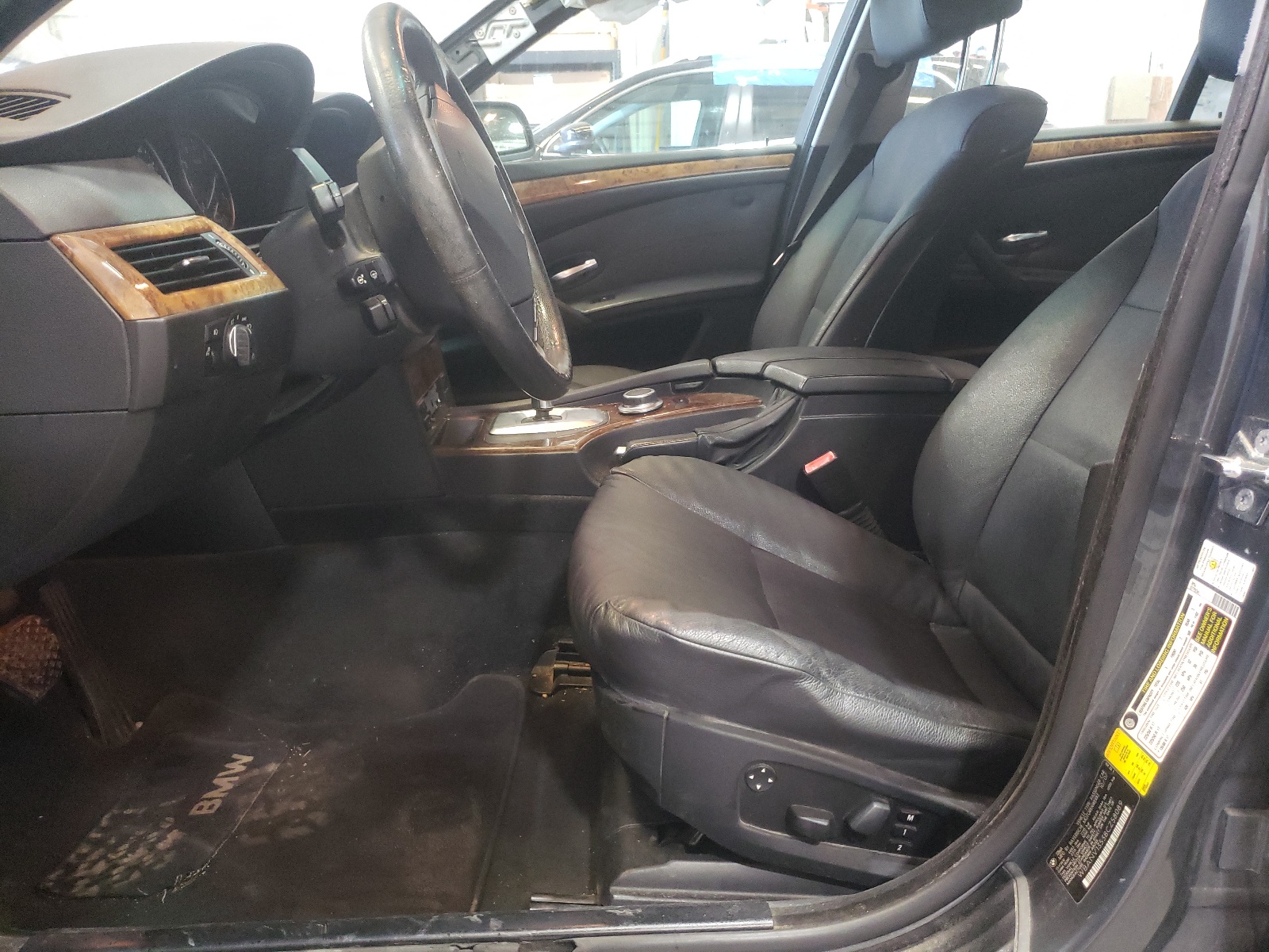 WBANV13538CZ58089 2008 BMW 528 Xi