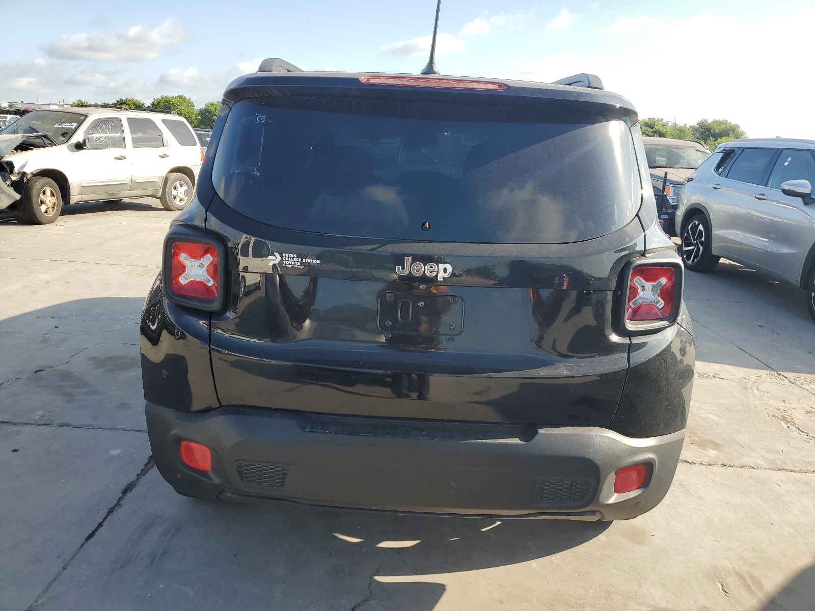 2015 Jeep Renegade Latitude vin: ZACCJABT0FPB55198