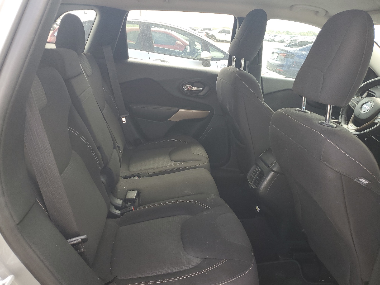 1C4PJLCB2HW604085 2017 Jeep Cherokee Latitude