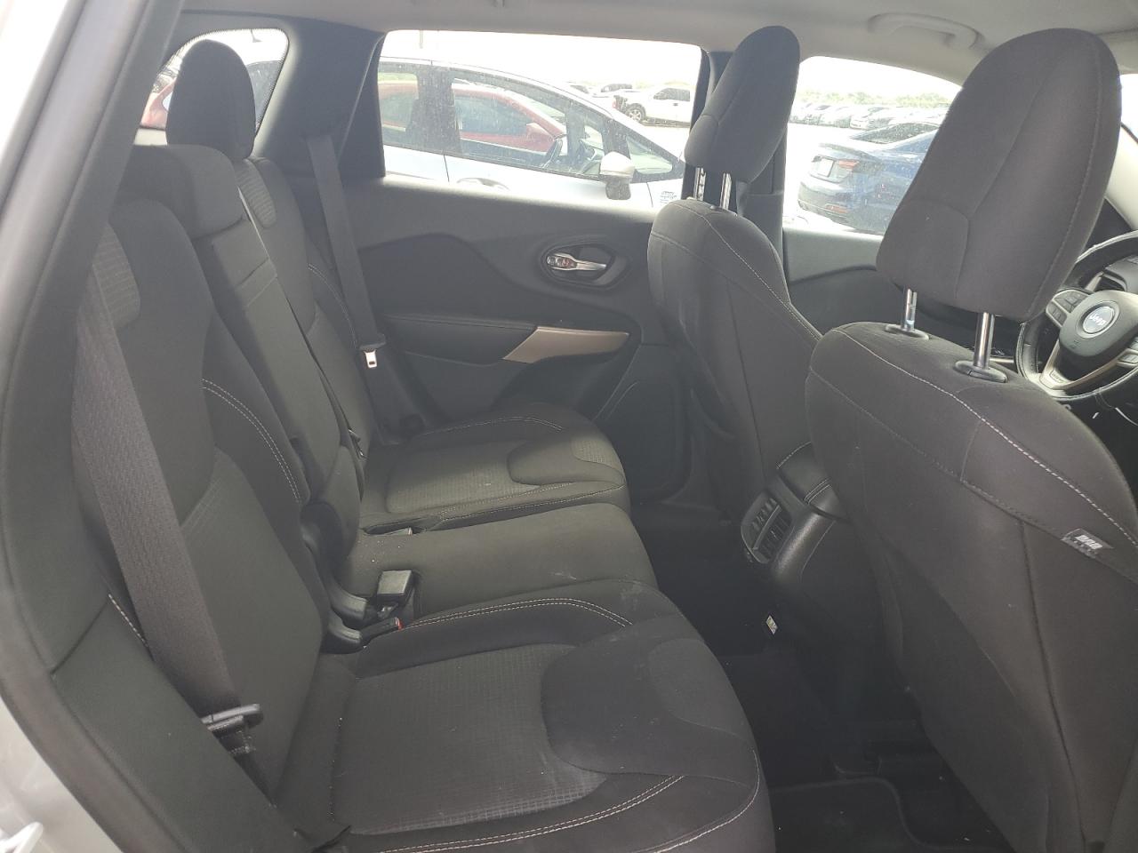 2017 Jeep Cherokee Latitude VIN: 1C4PJLCB2HW604085 Lot: 60482824