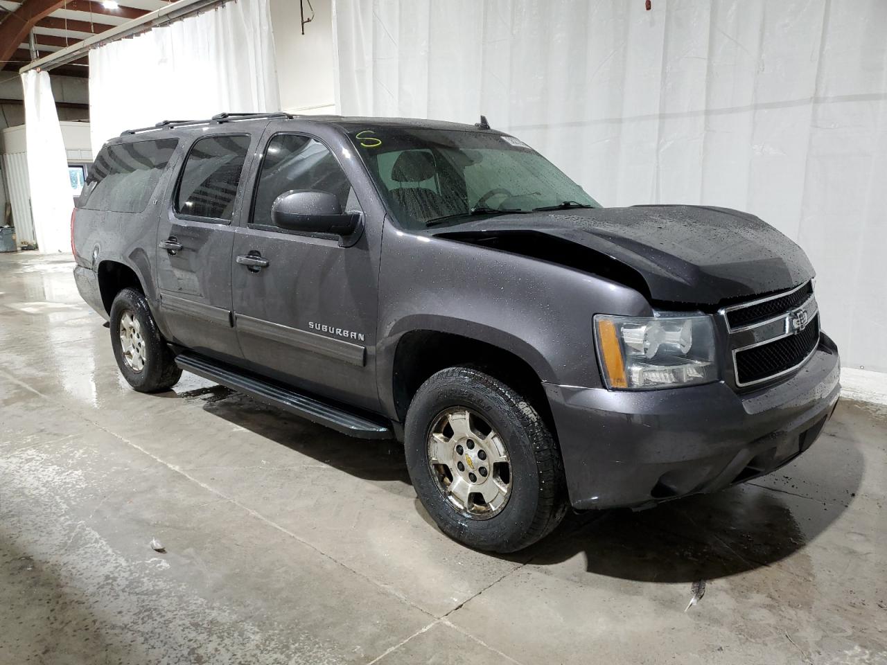 2011 Chevrolet Suburban - Image 4