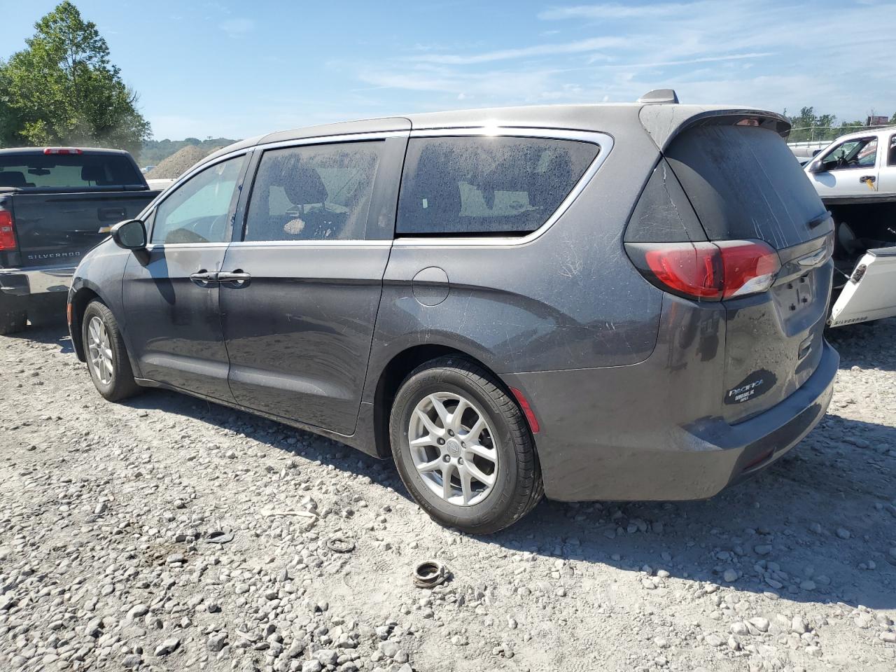 2C4RC1DG4HR748103 2017 CHRYSLER PACIFICA - Image 2