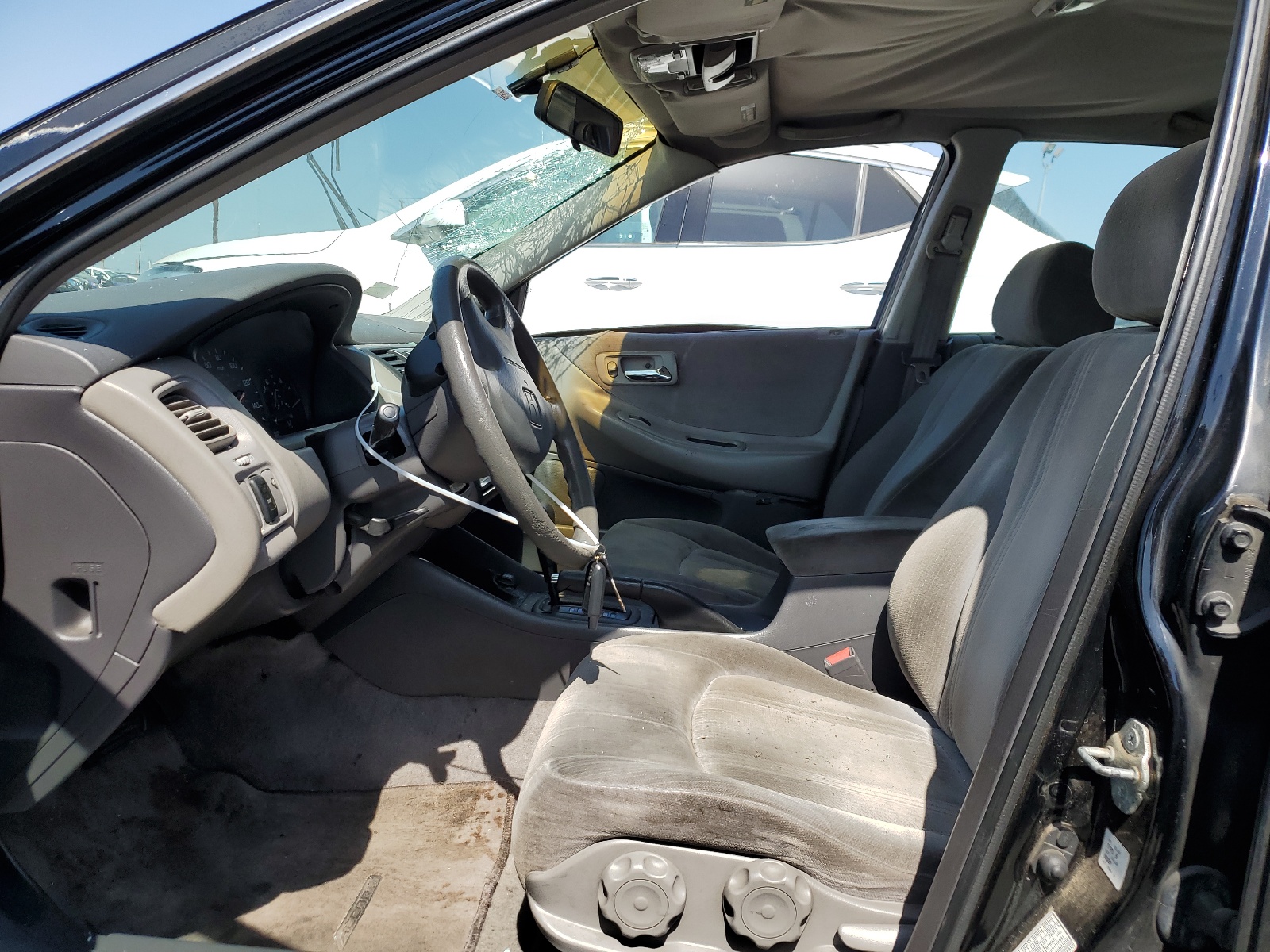 1HGCG6652YA036231 2000 Honda Accord Lx