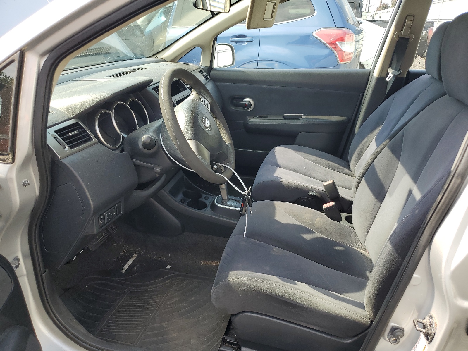 3N1BC13E38L396861 2008 Nissan Versa S