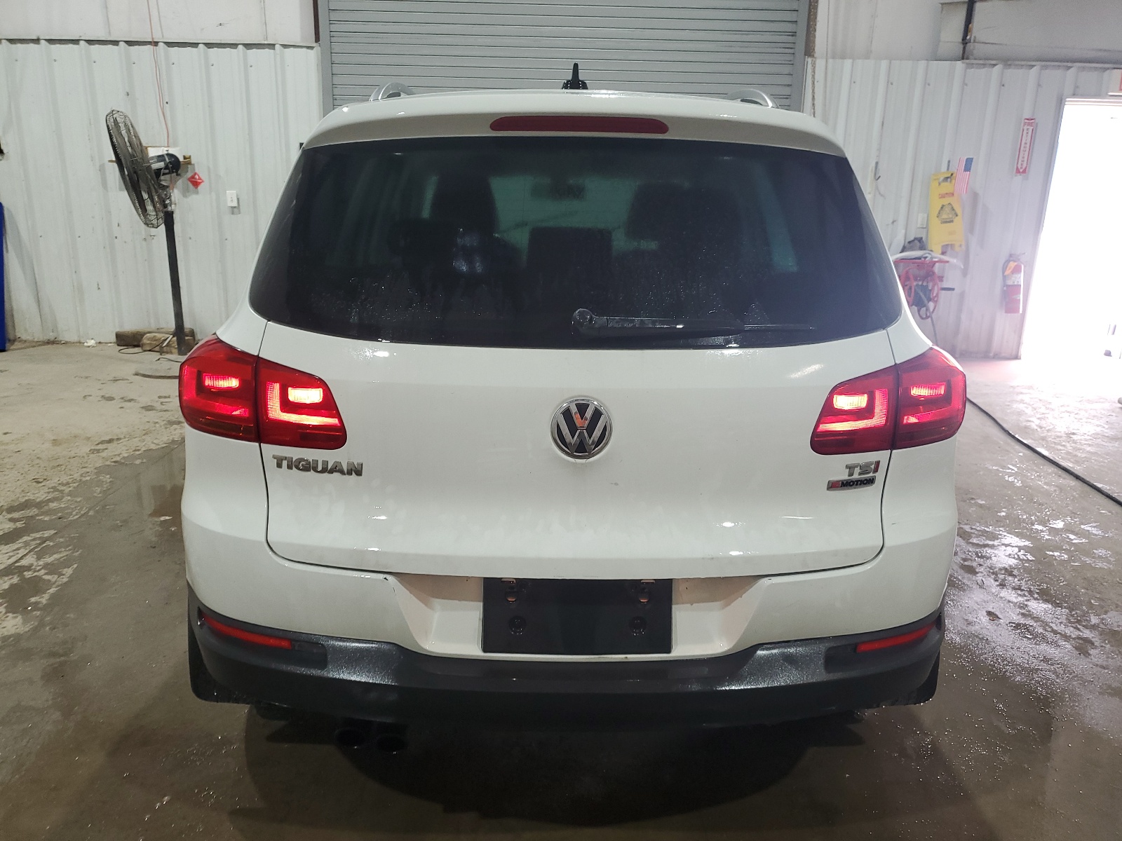 WVGSV7AX9HW506235 2017 Volkswagen Tiguan Wolfsburg