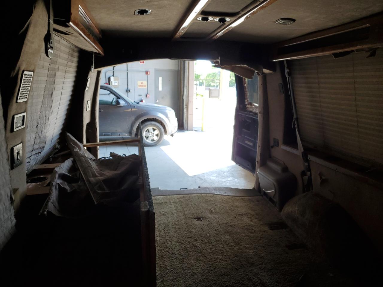 2001 Chevrolet Express G1500 VIN: 1GBFG15R811226242 Lot: 59137194