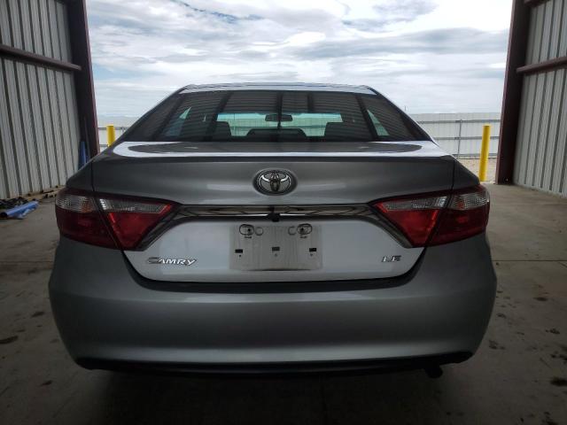 Седани TOYOTA CAMRY 2017 Сріблястий