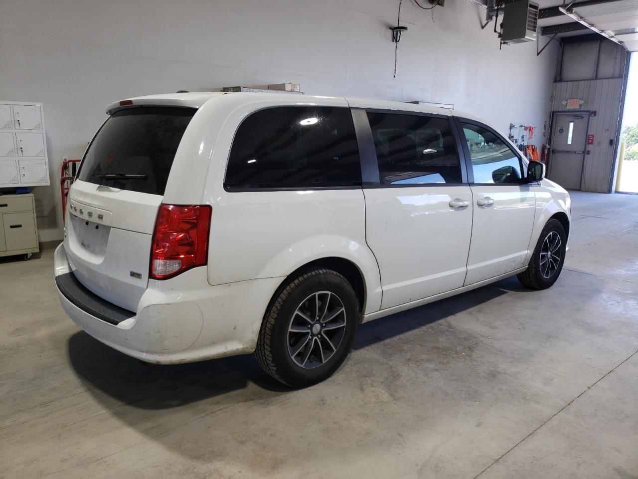 2014 Dodge Caravan - Image 3
