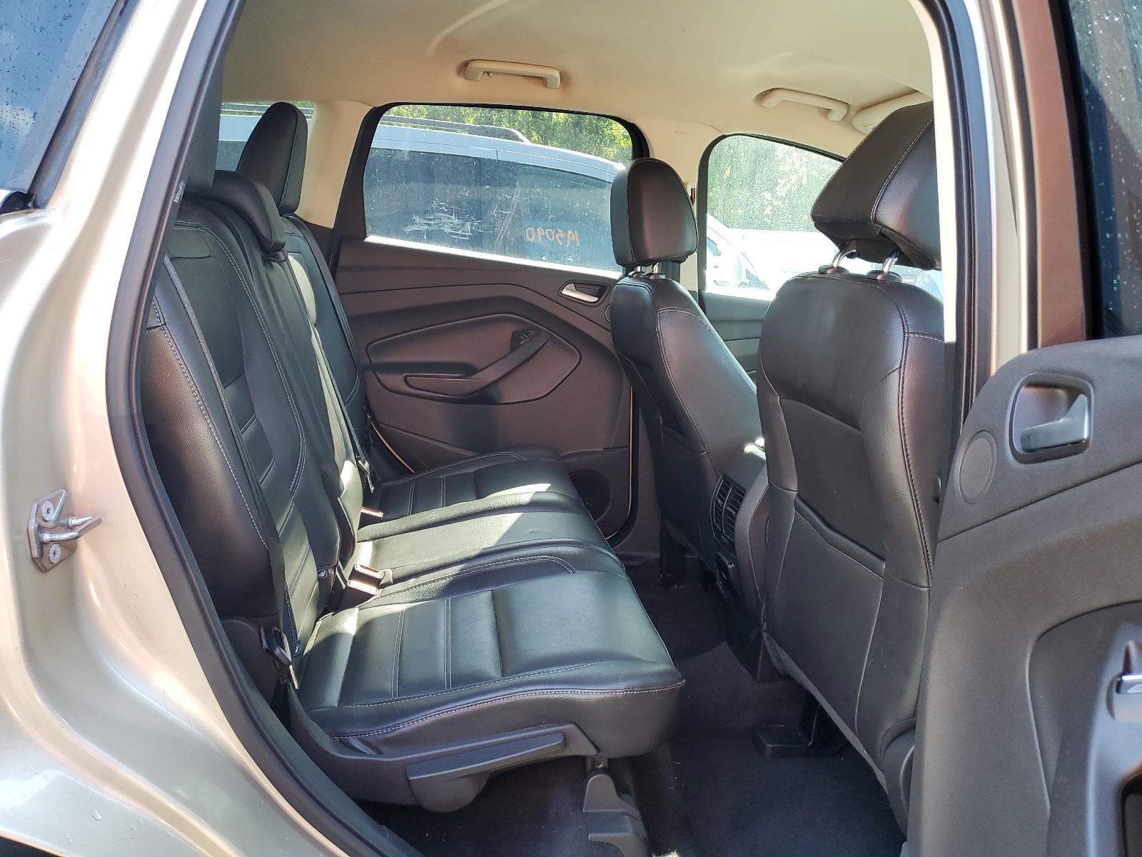 1FMCU0JD4HUC19644 2017 Ford Escape Titanium