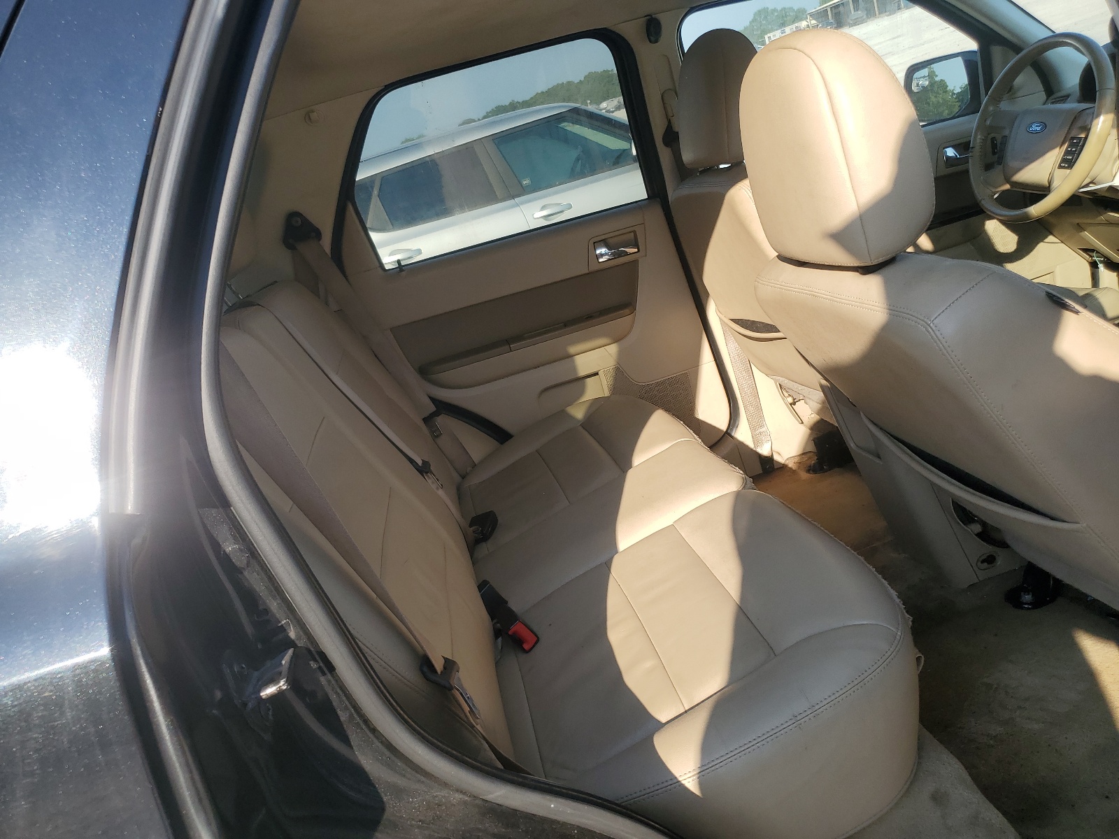 1FMCU0E71BKB48250 2011 Ford Escape Limited