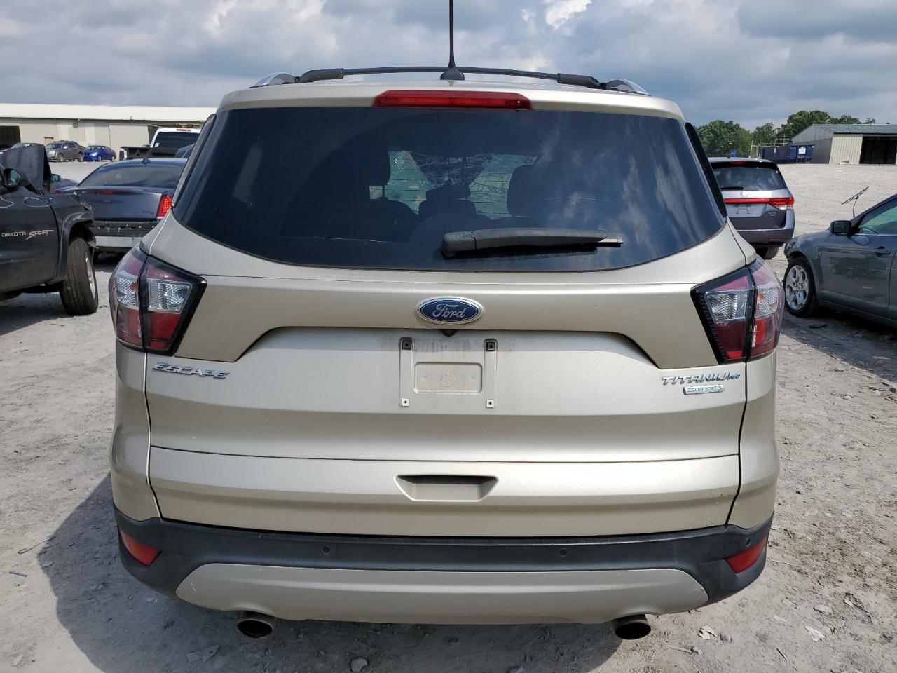 1FMCU0J97JUA69482 2018 Ford Escape Titanium