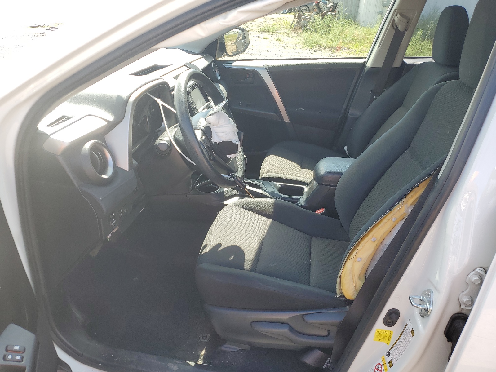 JTMZFREVXHJ131960 2017 Toyota Rav4 Le