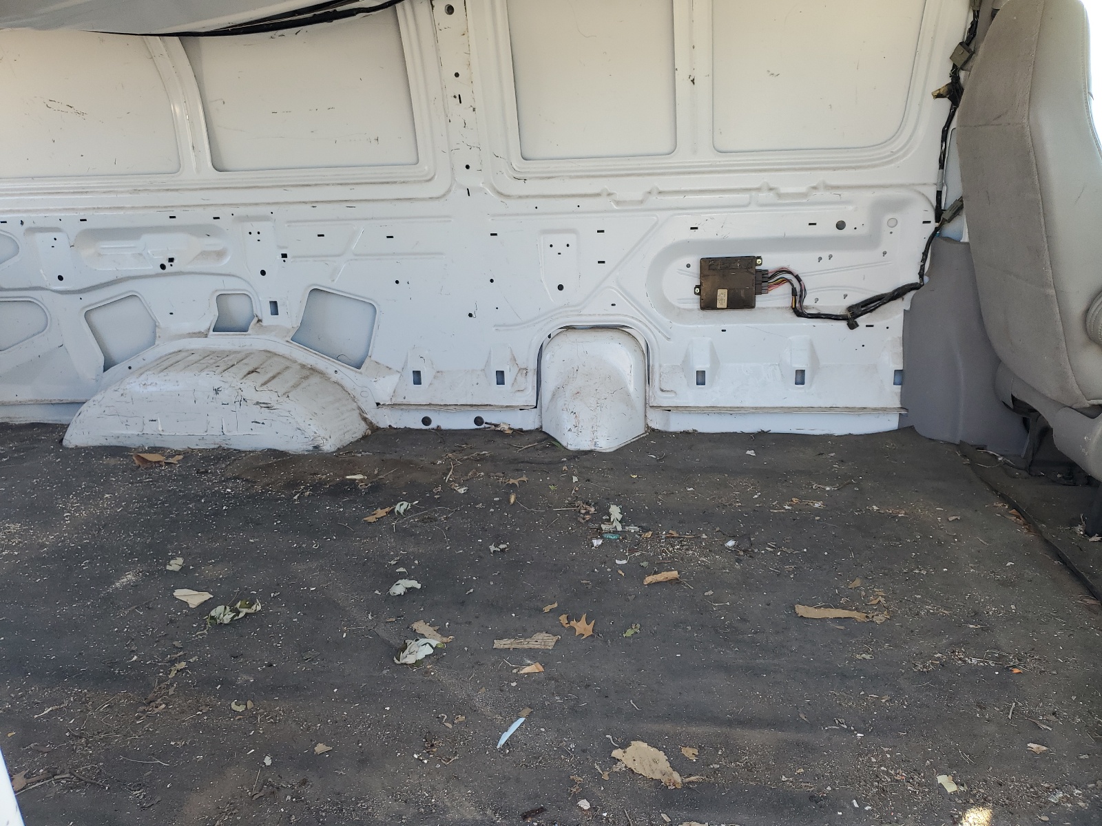 1FTRE14281HA14709 2001 Ford Econoline E150 Van