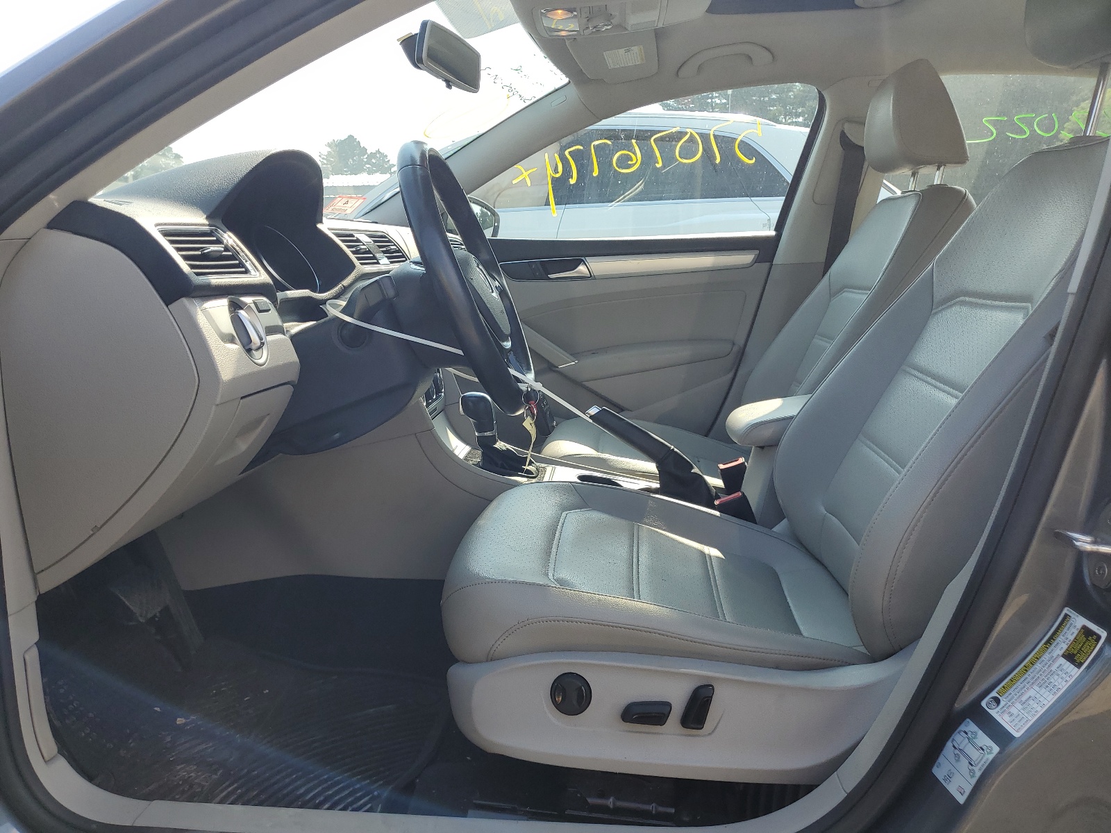 1VWLA7A3XKC000100 2019 Volkswagen Passat Wolfsburg