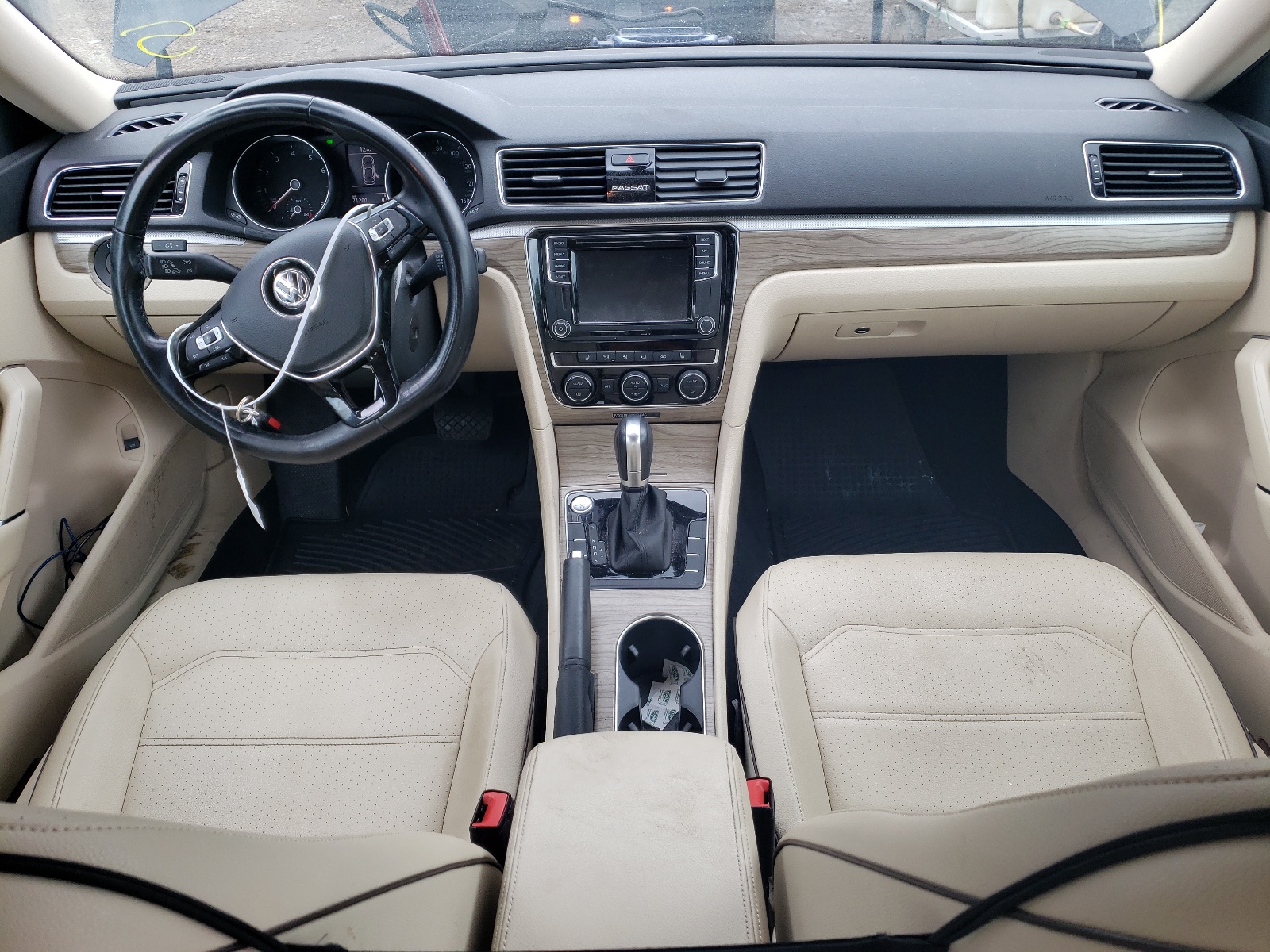 1VWBA7A3XJC014850 2018 Volkswagen Passat Se