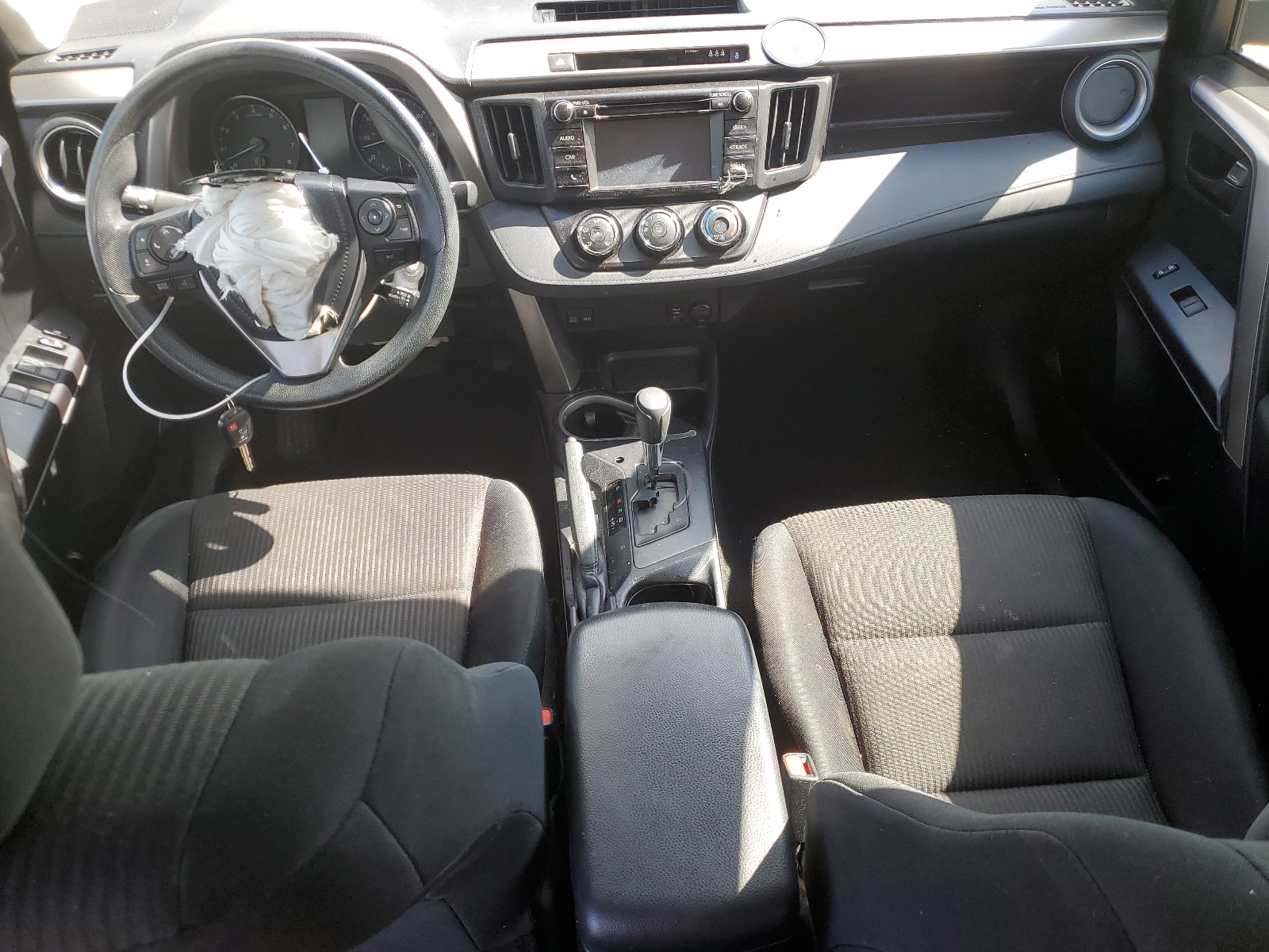 JTMZFREVXHJ131960 2017 Toyota Rav4 Le