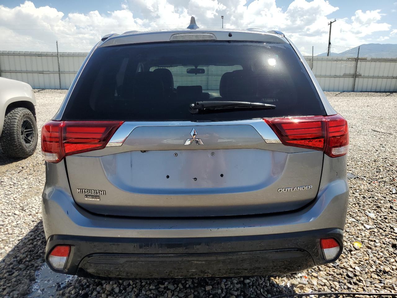 JA4AD3A35KZ048881 2019 Mitsubishi Outlander Se