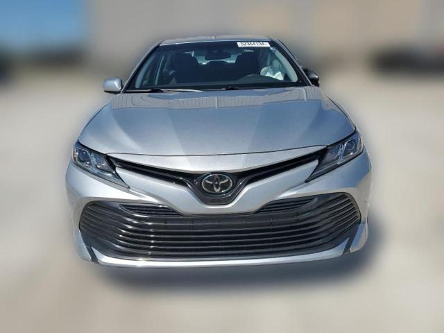  TOYOTA CAMRY 2018 Серебристый