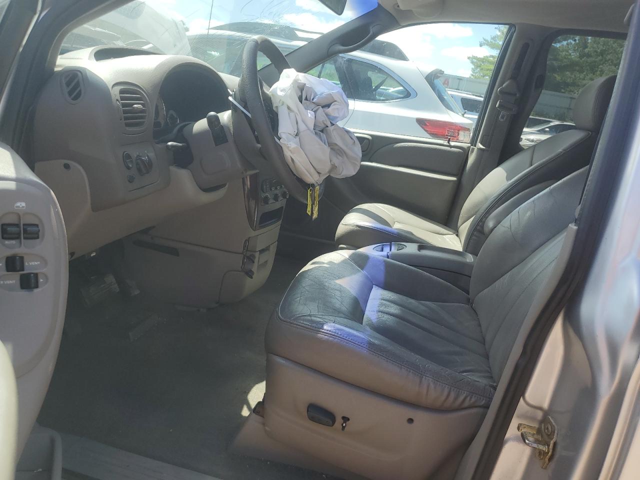 2002 Chrysler Town & Country Lxi VIN: 2C4GP54L52R675475 Lot: 60328714