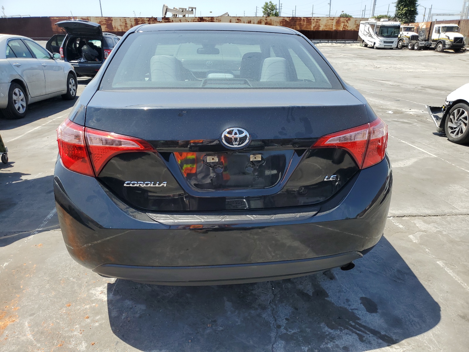 2018 Toyota Corolla L vin: 5YFBURHE4JP799855