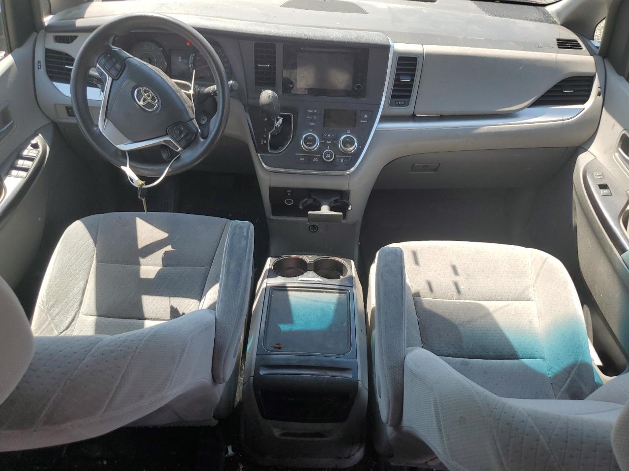 2015 Toyota Sienna - Image 8