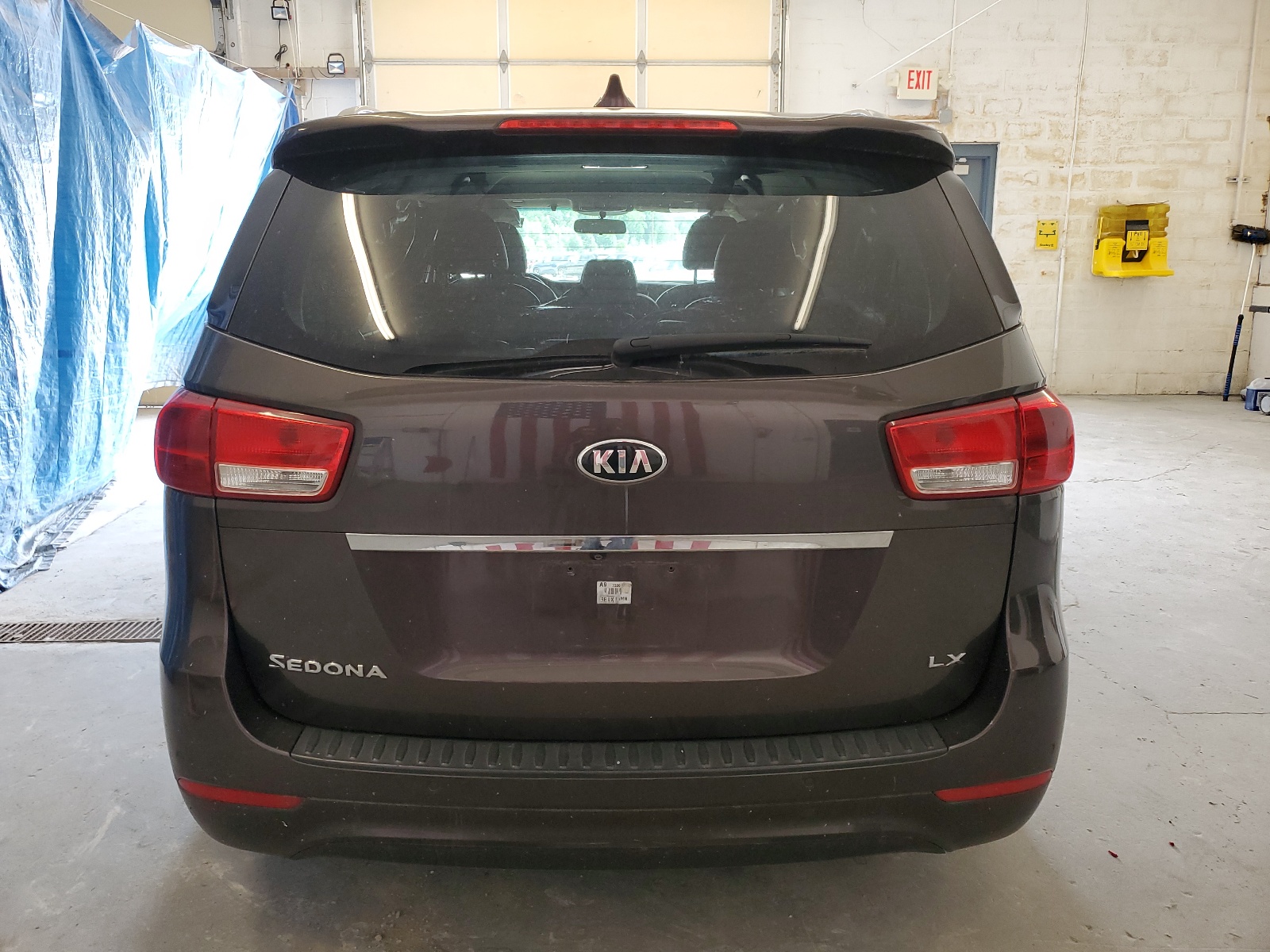 KNDMB5C13H6270328 2017 Kia Sedona Lx