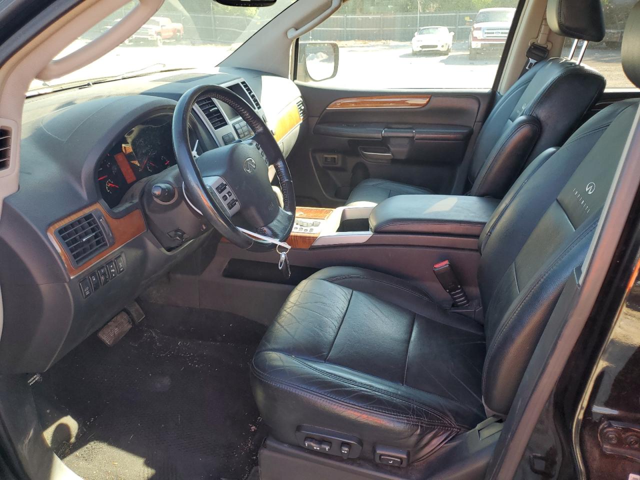 2010 Infiniti QX56 - Image 7