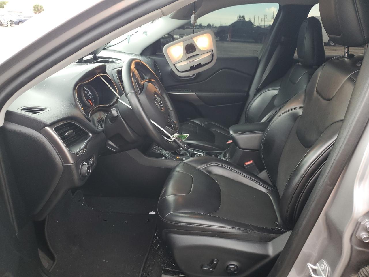 2019 Jeep Cherokee Latitude Plus VIN: 1C4PJLLB0KD301292 Lot: 57901704