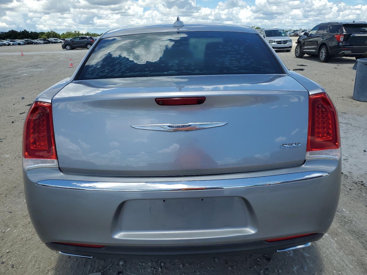 2015 Chrysler 300 Limited VIN: 2C3CCAAG6FH930466 Lot: 60261894