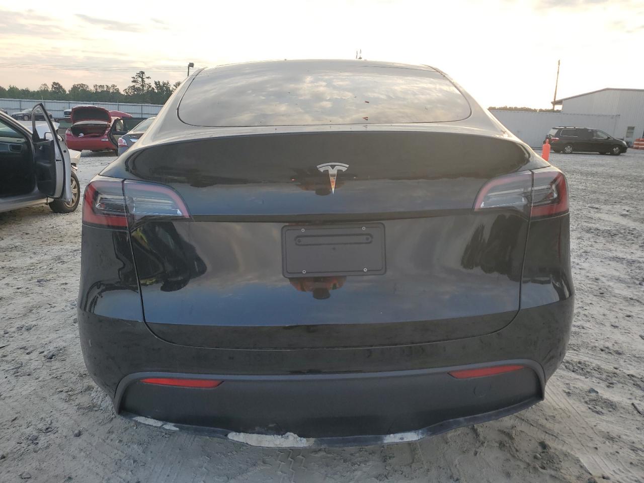 7SAYGDEDXRF016015 2024 Tesla Model Y