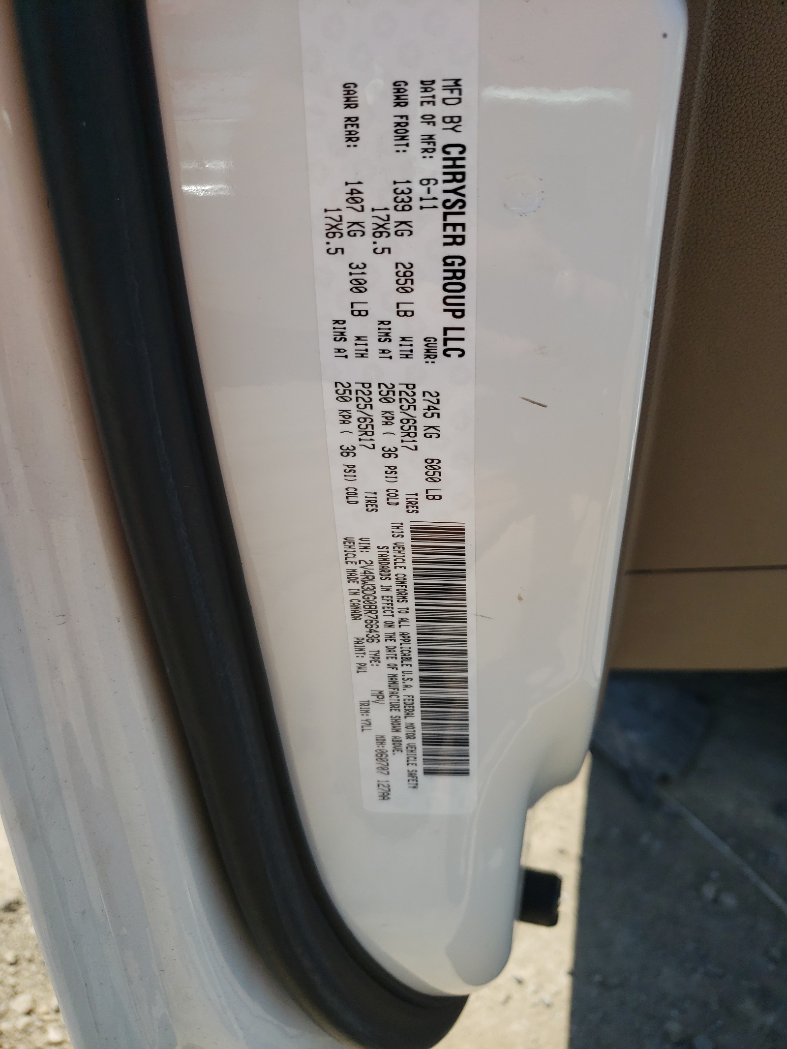 2V4RW3DG0BR766436 2011 Volkswagen Routan Se