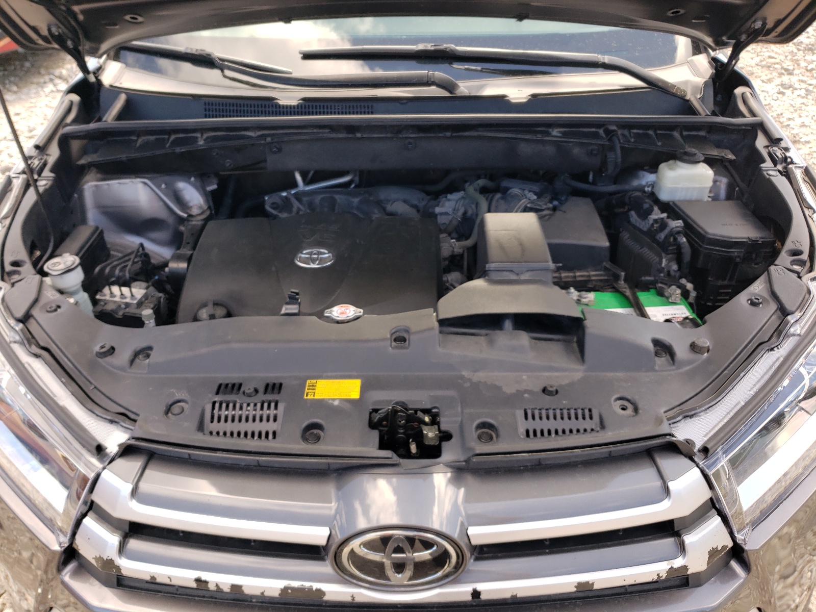 5TDBZRFH2JS843499 2018 Toyota Highlander Le