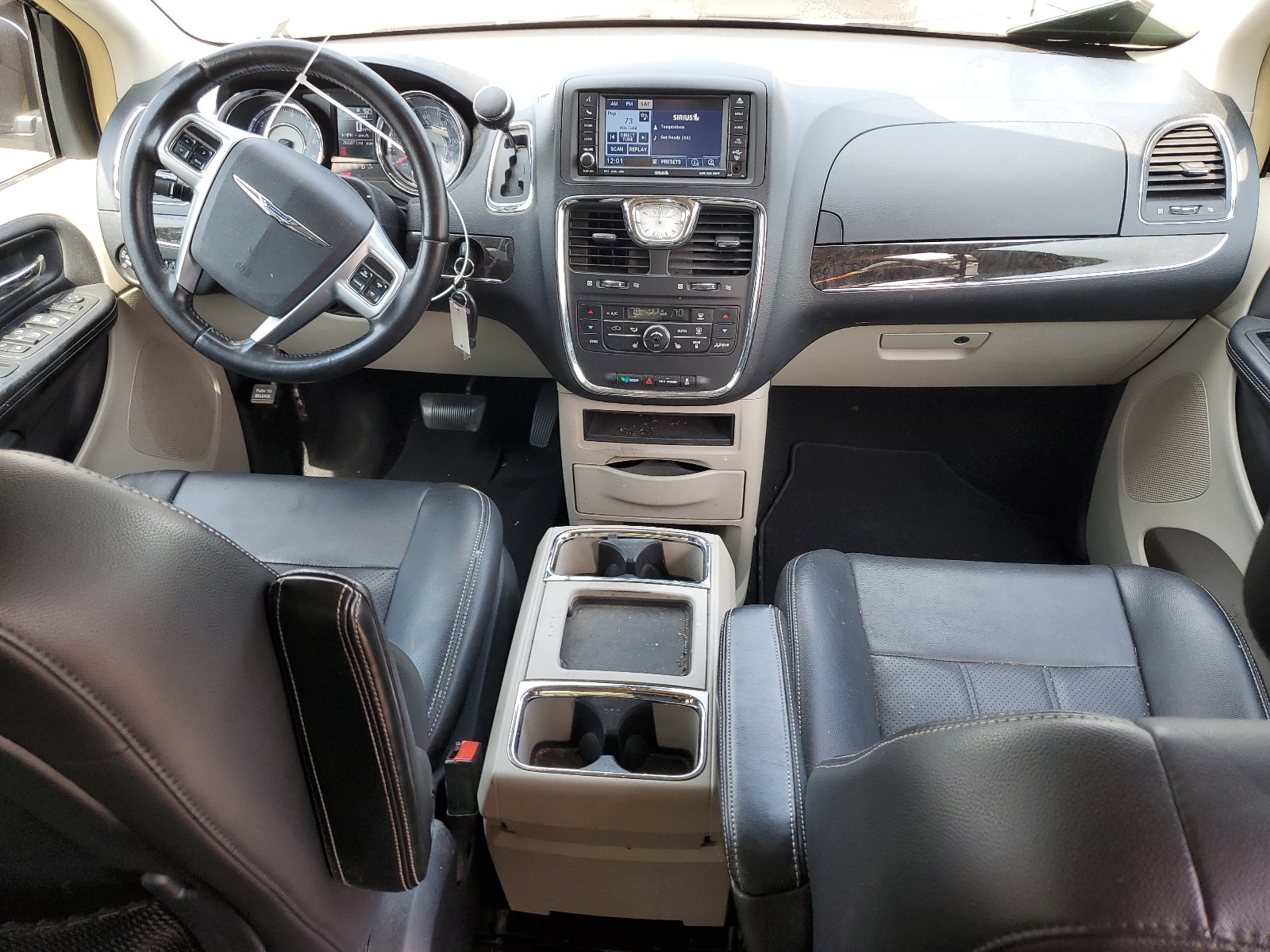 2A4RR8DGXBR745246 2011 Chrysler Town & Country Touring L