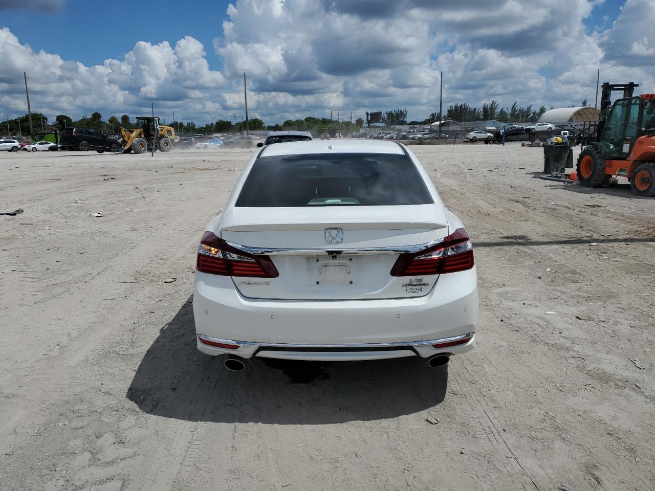 1HGCR3F92HA000499 2017 Honda Accord Touring