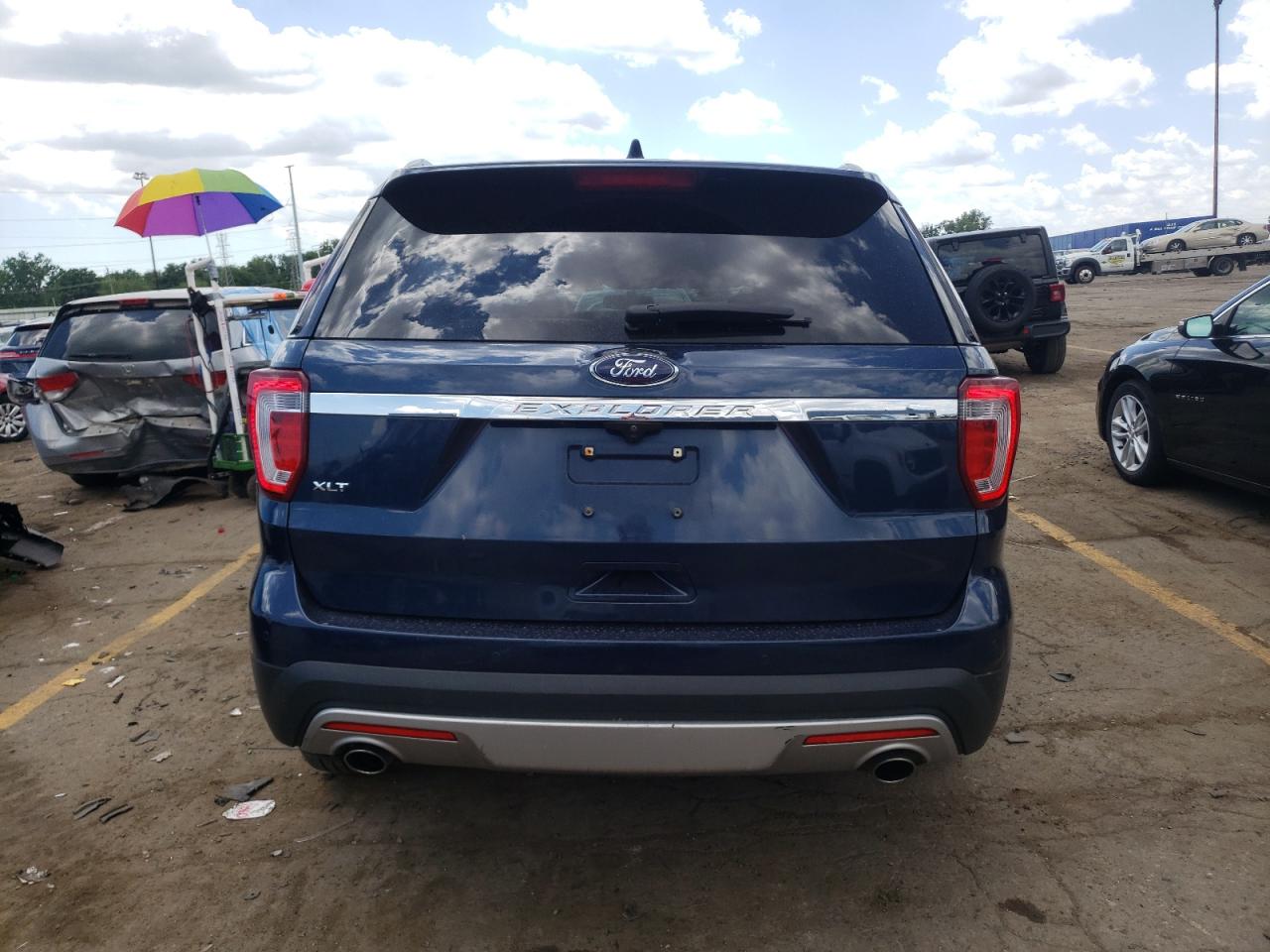 1FM5K7D83HGC76017 2017 Ford Explorer Xlt