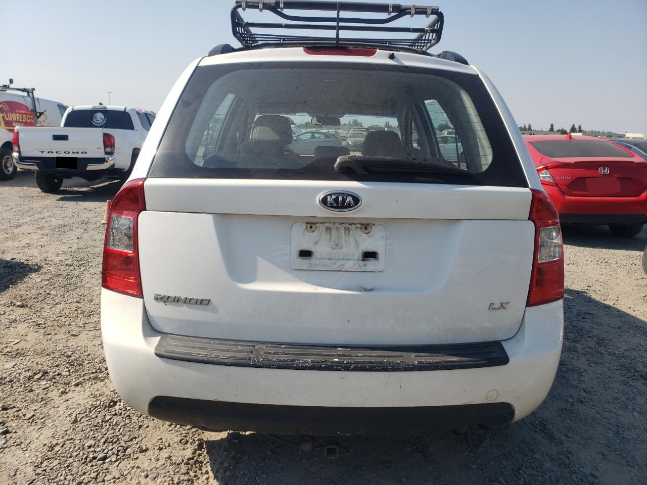 KNAFG525287175748 2008 Kia Rondo Base