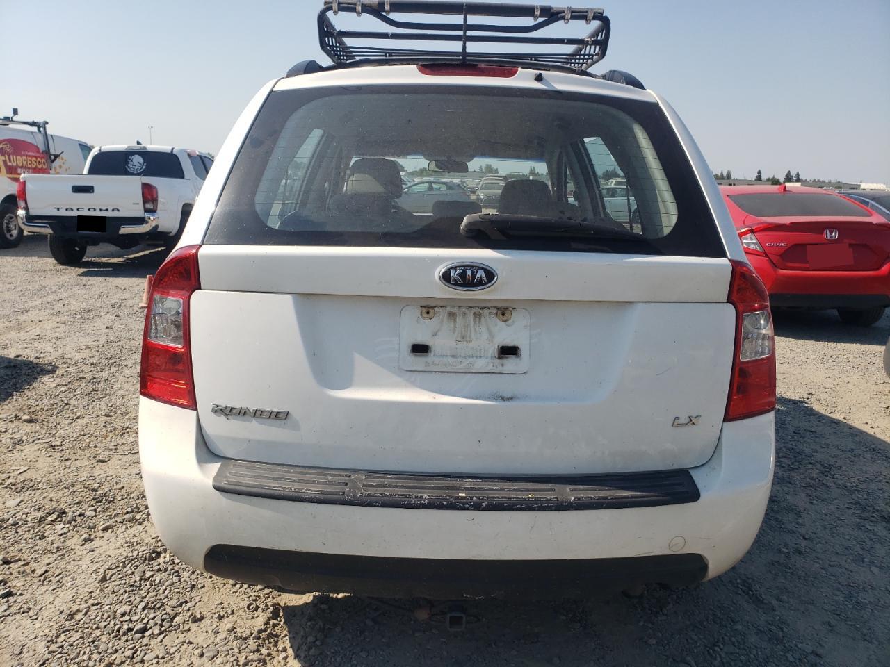 2008 Kia Rondo Base VIN: KNAFG525287175748 Lot: 59786374