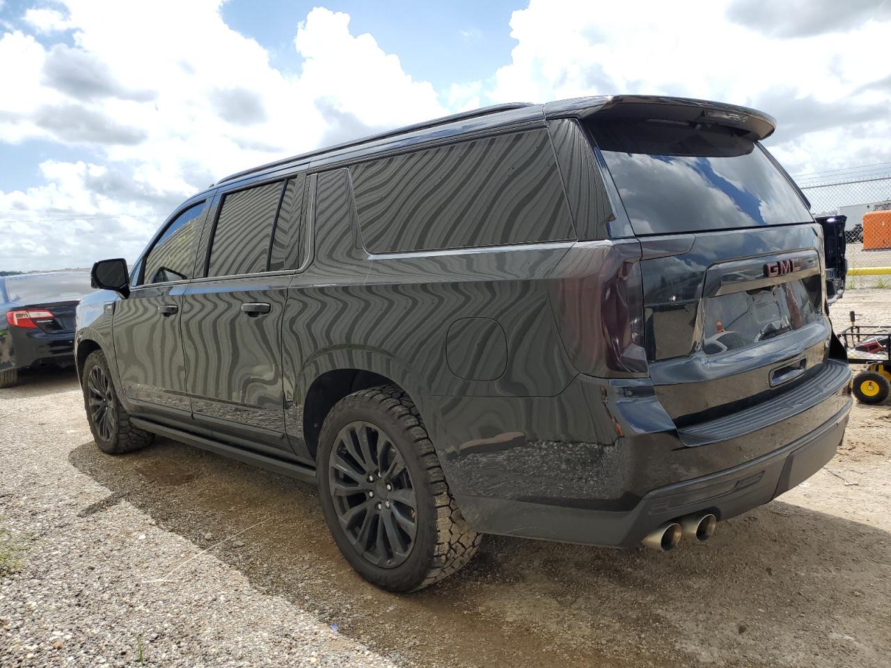 2022 GMC Yukon - Image 2