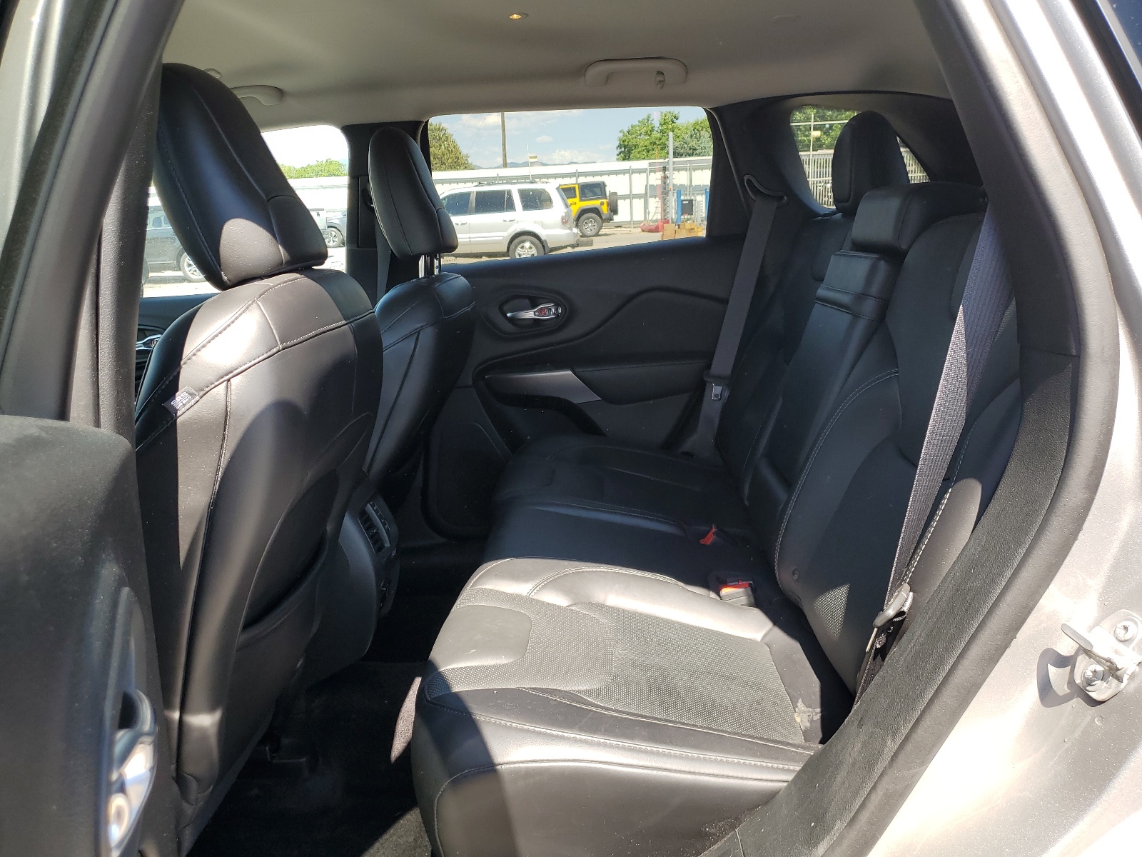 1C4PJMDN0KD214085 2019 Jeep Cherokee Limited