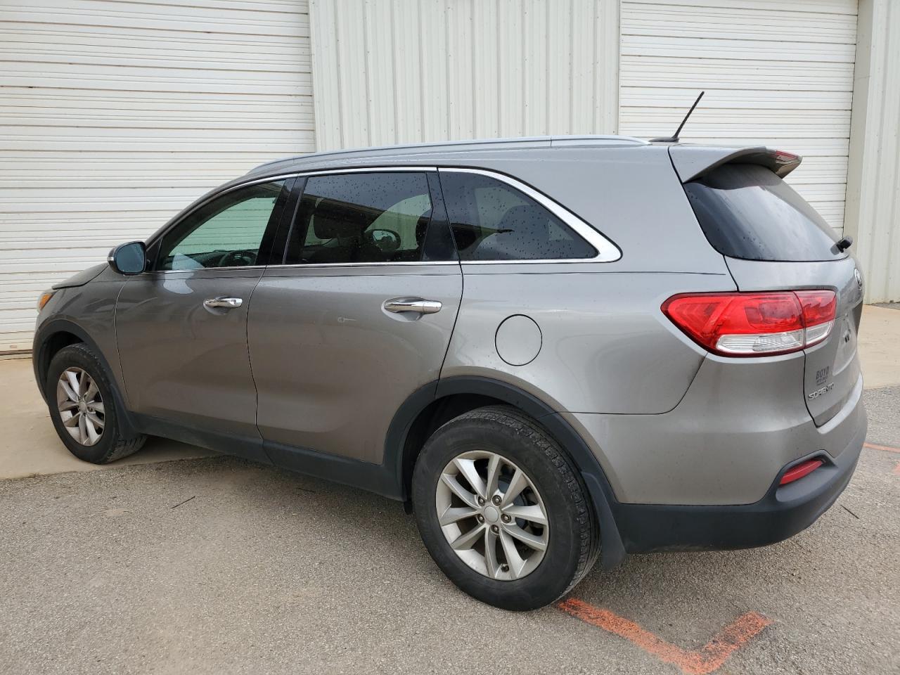 5XYPG4A35HG264704 2017 KIA SORENTO - Image 2