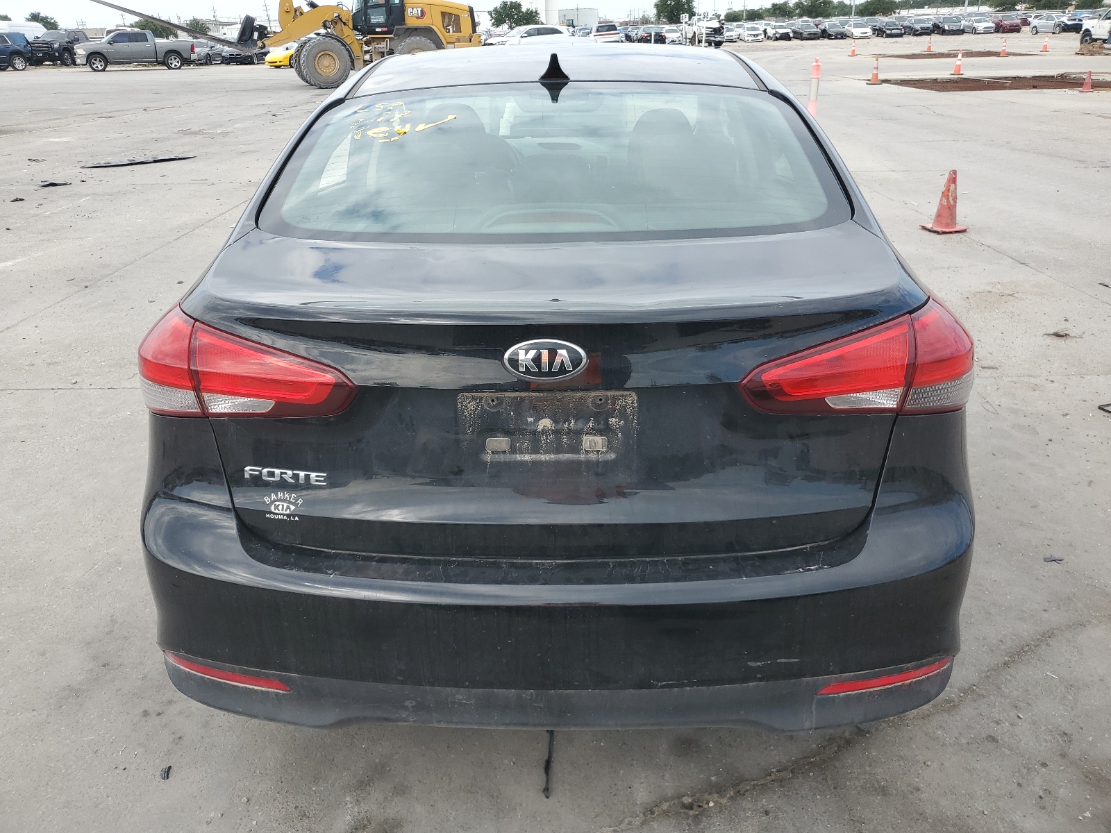 3KPFK4A79JE238946 2018 Kia Forte Lx