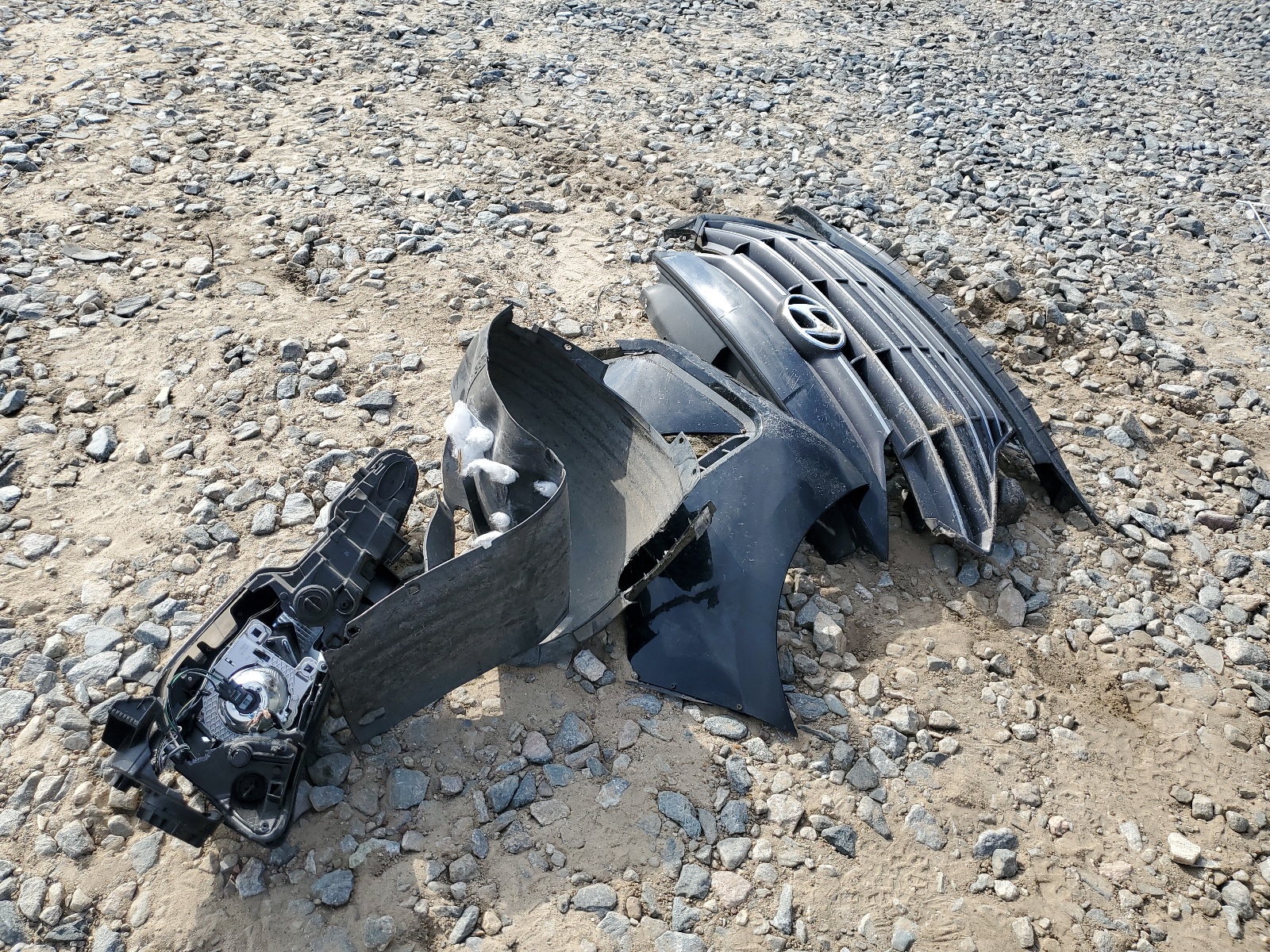 KMHD74LFXKU821215 2019 Hyundai Elantra Se