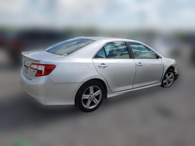 Седаны TOYOTA CAMRY 2014 Серебристый