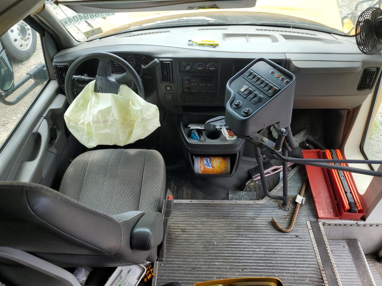 2005 Chevrolet Express G3500 VIN: 1GBJG31U351195228 Lot: 59689404