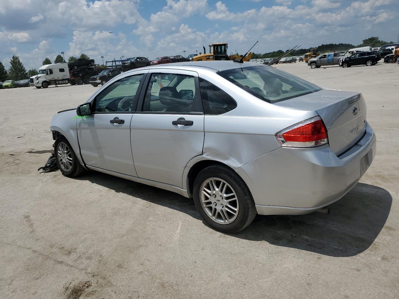 2010 Ford Focus - Image 2