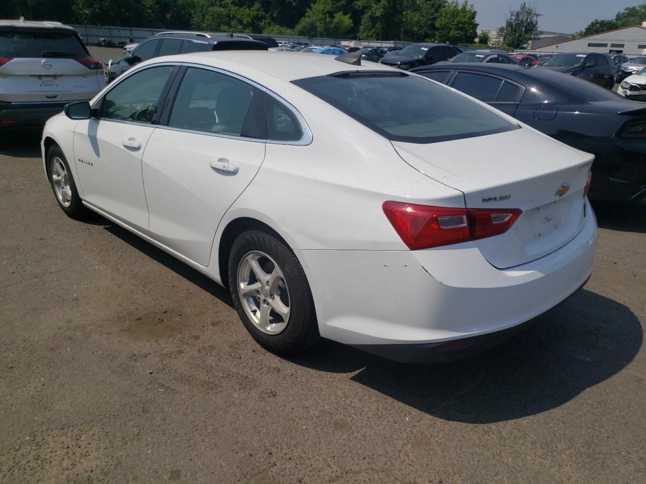 VIN 1G1ZB5STXGF272769 2016 CHEVROLET MALIBU no.2